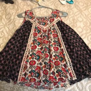 Flowwy boutique top size L, would fit MEDIUM best